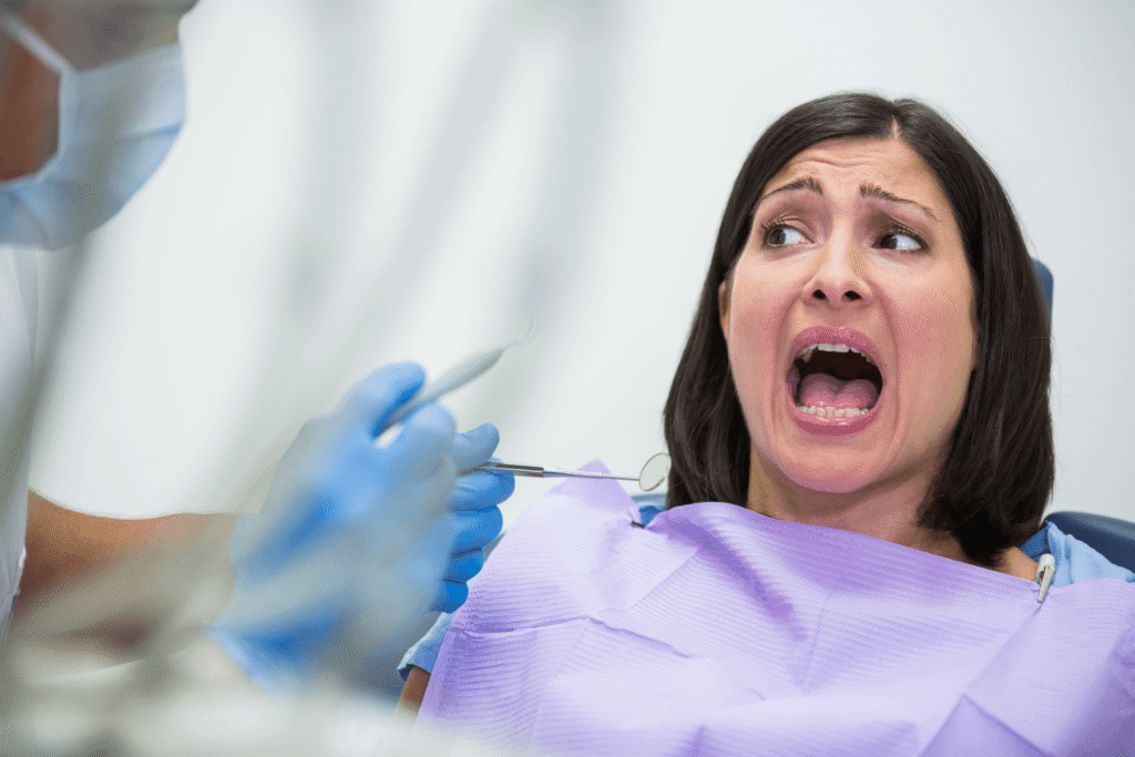 Clinica Santa Luciana | El miedo al dentista tiene nombre: así funciona la odontología con sedación Miedo-al-Odontologo